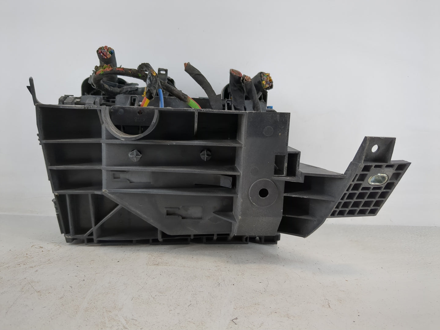 2015-2018 Ford Edge Fusebox Fuse Box Panel Relay Module P/N:G2GT-14A075AA Fits Fits 2015 2016 2017 2018 OEM Used Auto Parts 