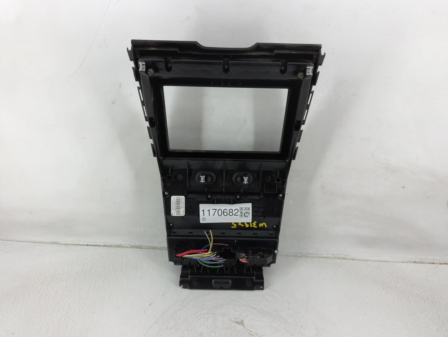 2015-2018 Ford Edge Radio AM FM Cd Player Receiver Replacement P/N:FT4T-18E245-BG Fits Fits 2015 2016 2017 2018 OEM Used Aut