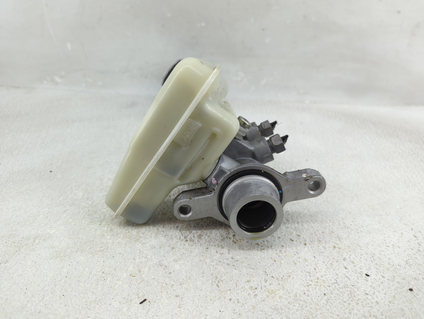 2015-2020 Ford Edge Brake Master Cylinder - Oemusedautoparts1.com