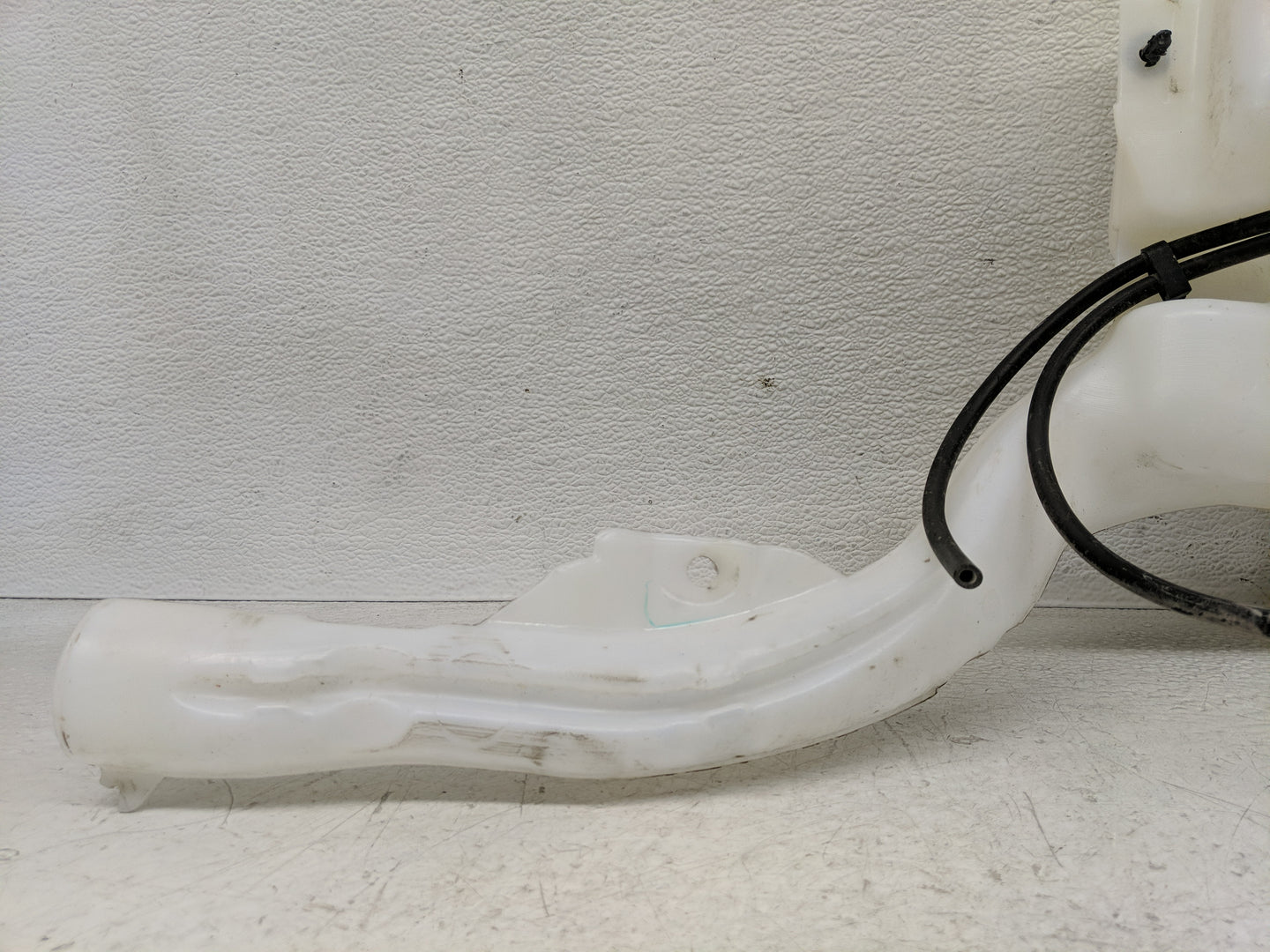 2016-2020 Ford Edge Windshield Washer Fluid Reservoir Bottle Oem - Oemusedautoparts1.com