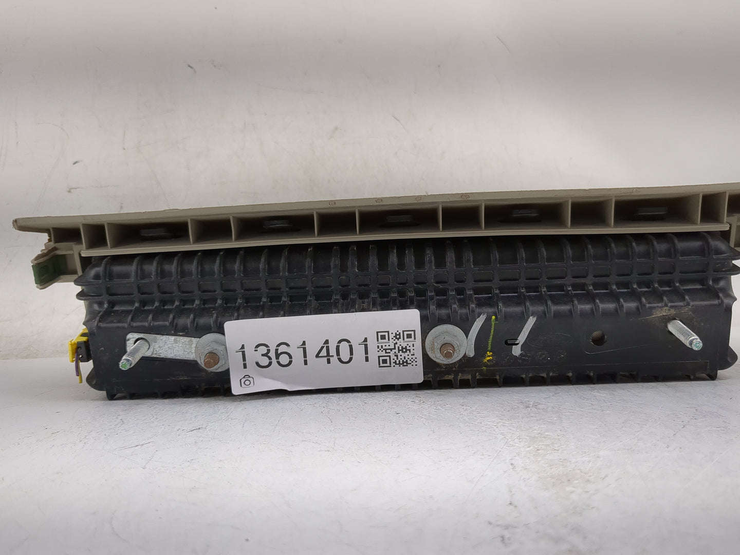 2015-2020 Ford Edge Air Bag Driver Left Knee OEM P/N:FT4B-R042A01-AD Fits Fits 2015 2016 2017 2018 2019 2020 OEM Used Auto P