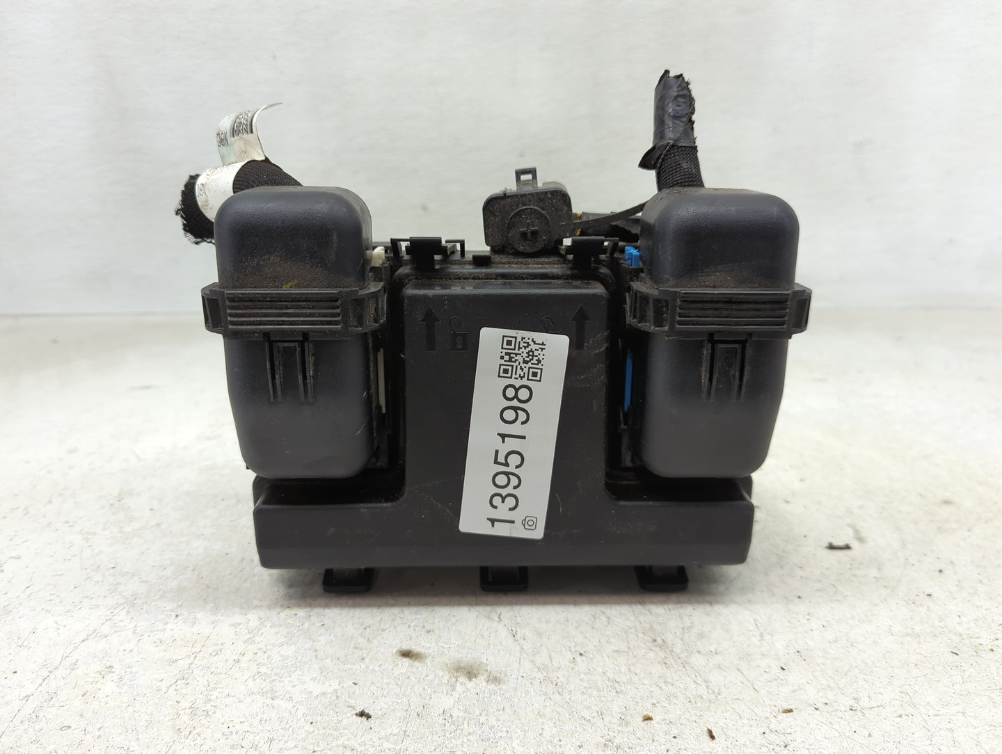 2015-2018 Ford Edge Fusebox Fuse Box Panel Relay Module P/N:G2GT14A067BD 01 Fits Fits 2015 2016 2017 2018 OEM Used Auto Part
