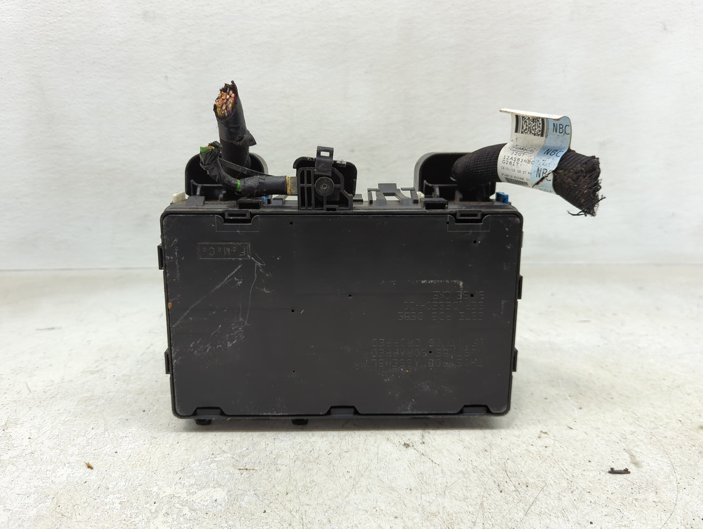 2015-2018 Ford Edge Fusebox Fuse Box Panel Relay Module P/N:G2GT14A067BD 01 Fits Fits 2015 2016 2017 2018 OEM Used Auto Part