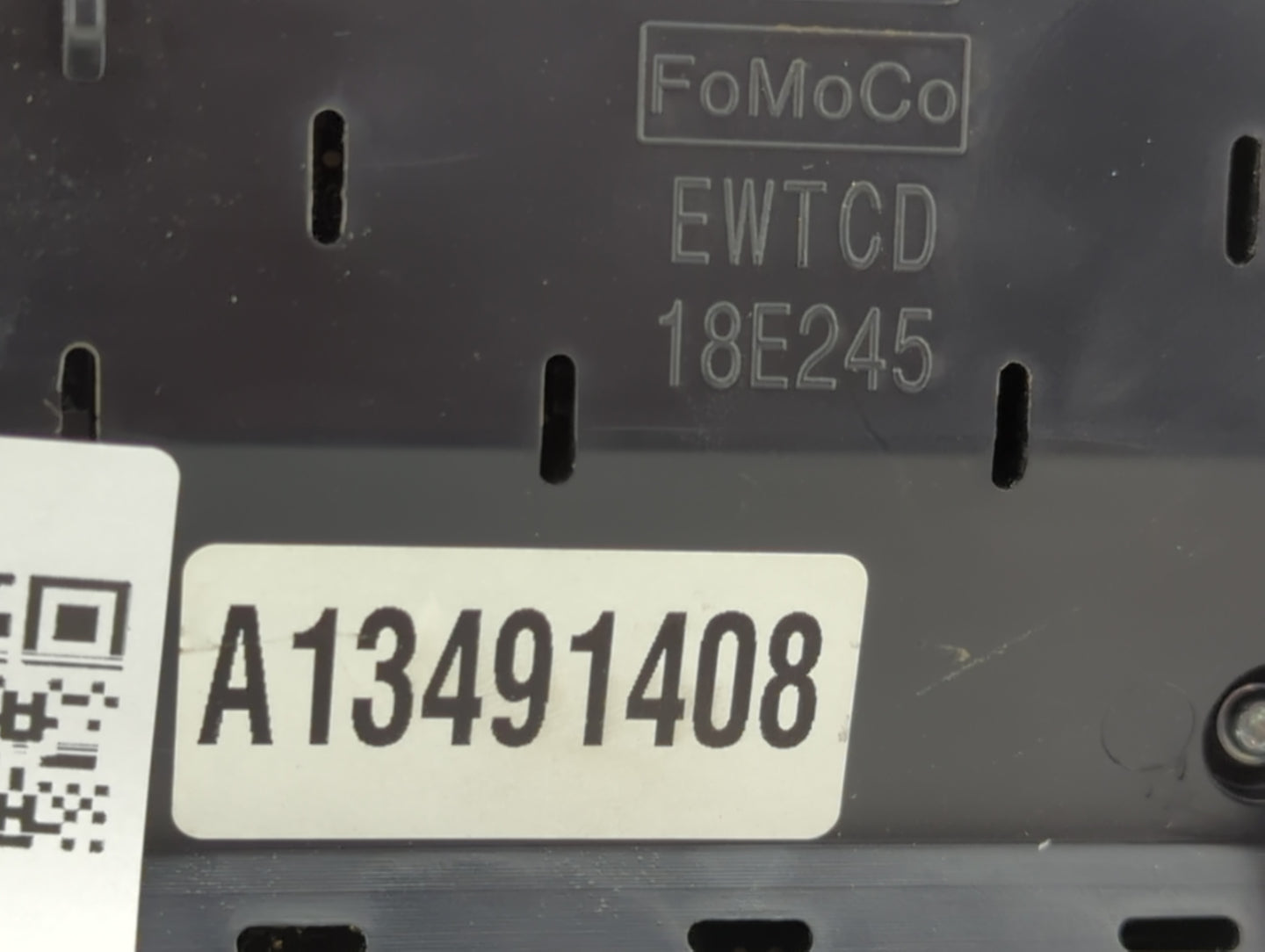 2015-2018 Ford Edge Radio AM FM Cd Player Receiver Replacement P/N:FT4T-18E245-BN Fits Fits 2015 2016 2017 2018 OEM Used Aut