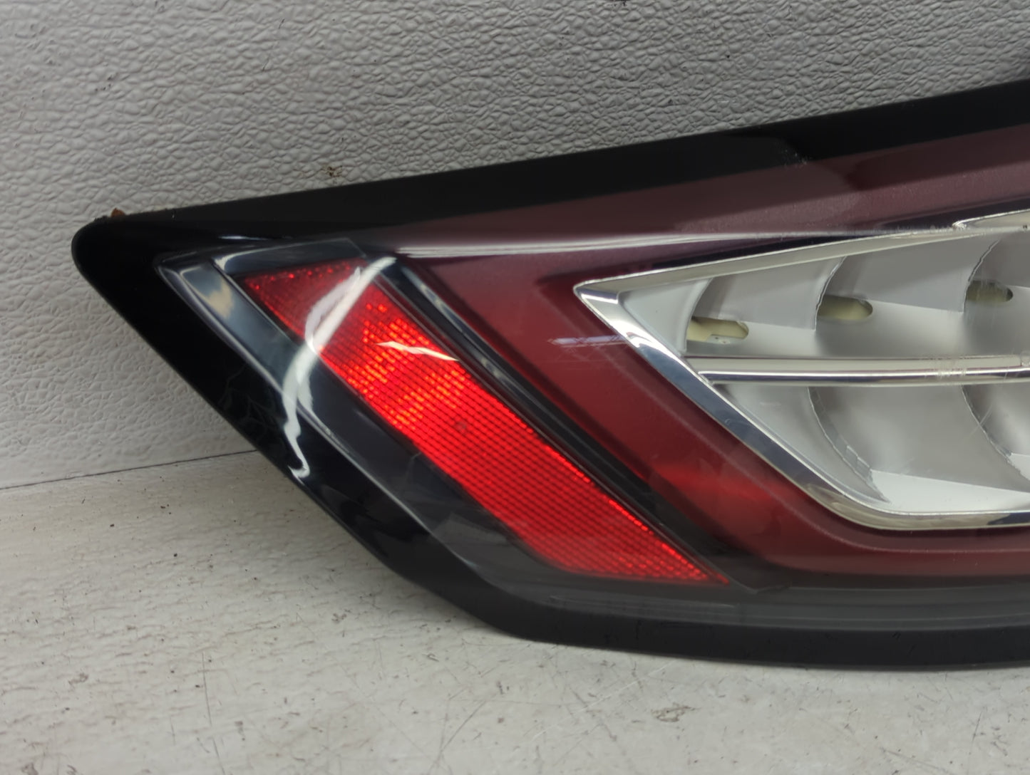2015-2018 Ford Edge Tail Light Assembly Driver Left OEM P/N:HT4B 13405 B Fits Fits 2015 2016 2017 2018 OEM Used Auto Parts -