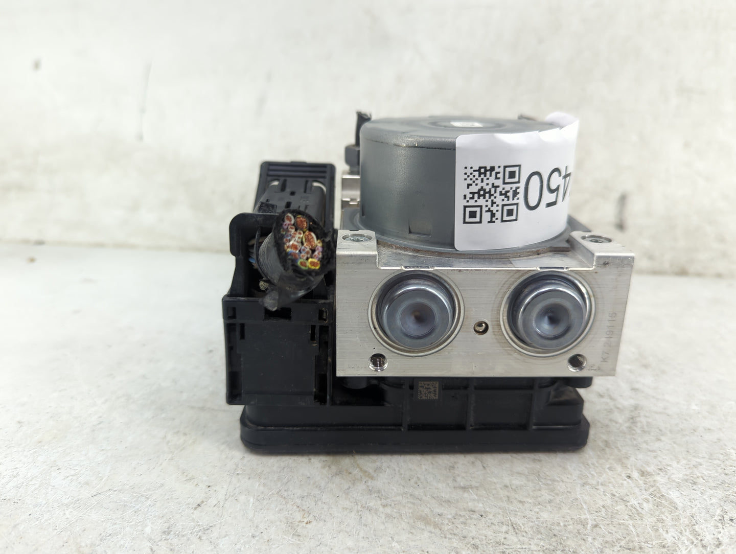 2015-2018 Ford Edge ABS Pump Control Module Replacement P/N:F2GC-2C405-BK Fits Fits 2015 2016 2017 2018 OEM Used Auto Parts 