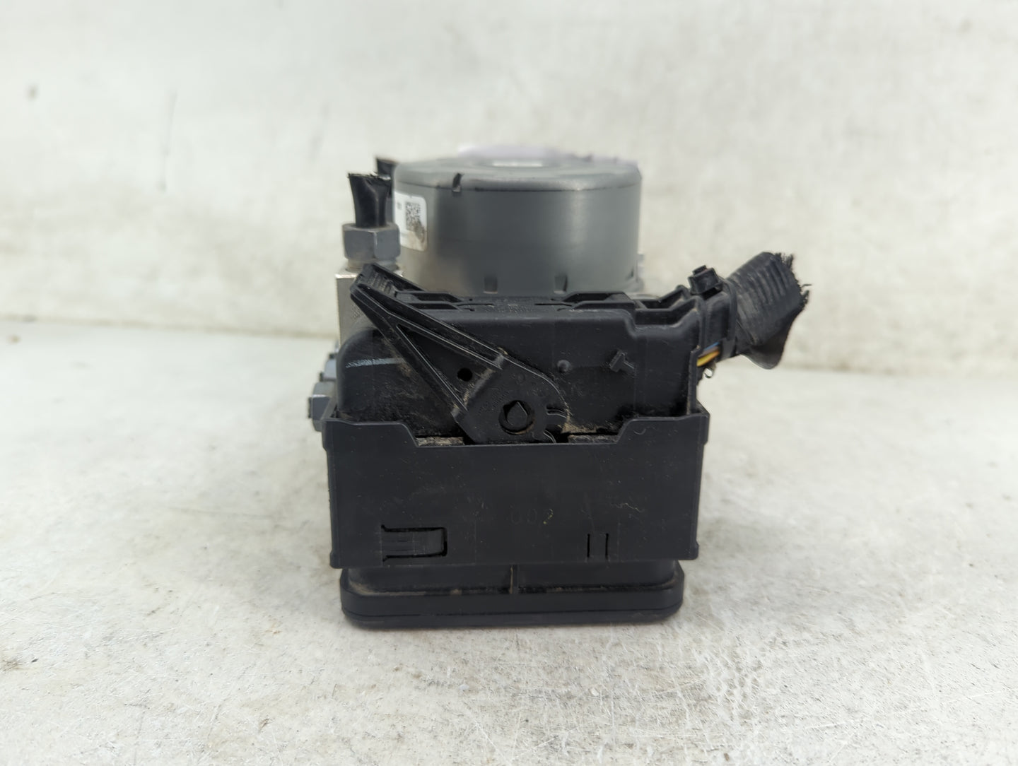 2015-2018 Ford Edge ABS Pump Control Module Replacement P/N:F2GC-2C405-BK Fits Fits 2015 2016 2017 2018 OEM Used Auto Parts 