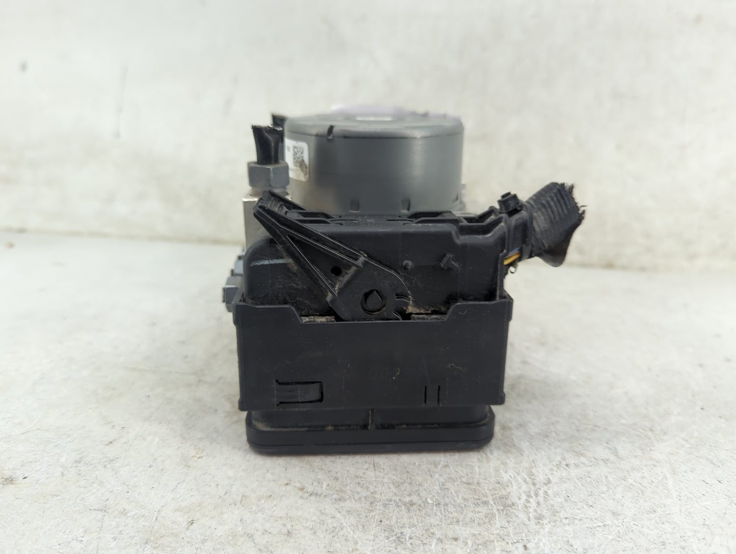 2015-2018 Ford Edge ABS Pump Control Module Replacement P/N:F2GC-2C405-BK Fits Fits 2015 2016 2017 2018 OEM Used Auto Parts 
