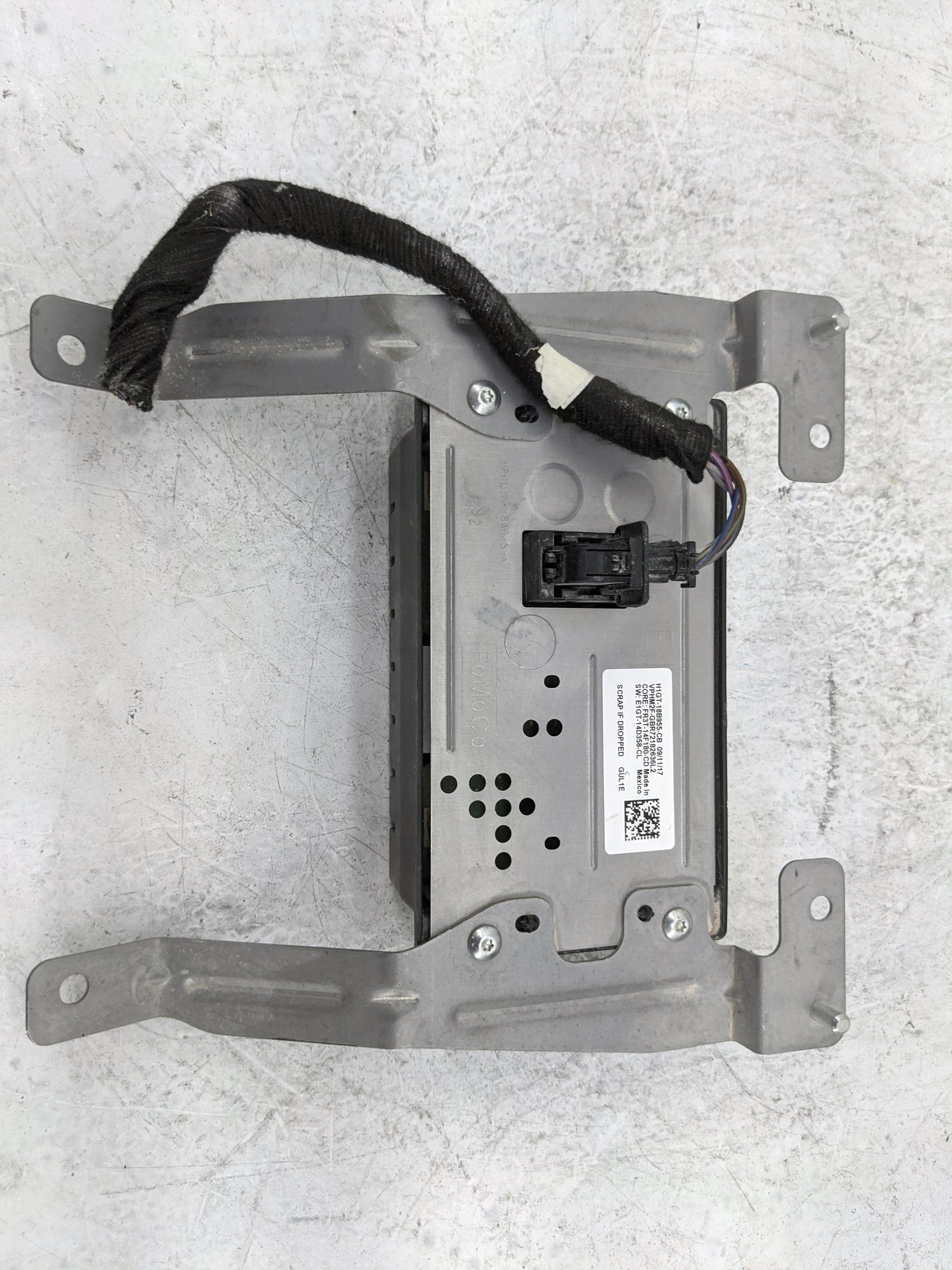 2016-2018 Ford Edge Information Display Screen 1477801 - Oemusedautoparts1.com