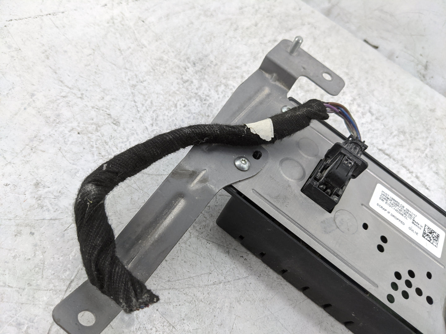 2016-2018 Ford Edge Information Display Screen 1477801 - Oemusedautoparts1.com
