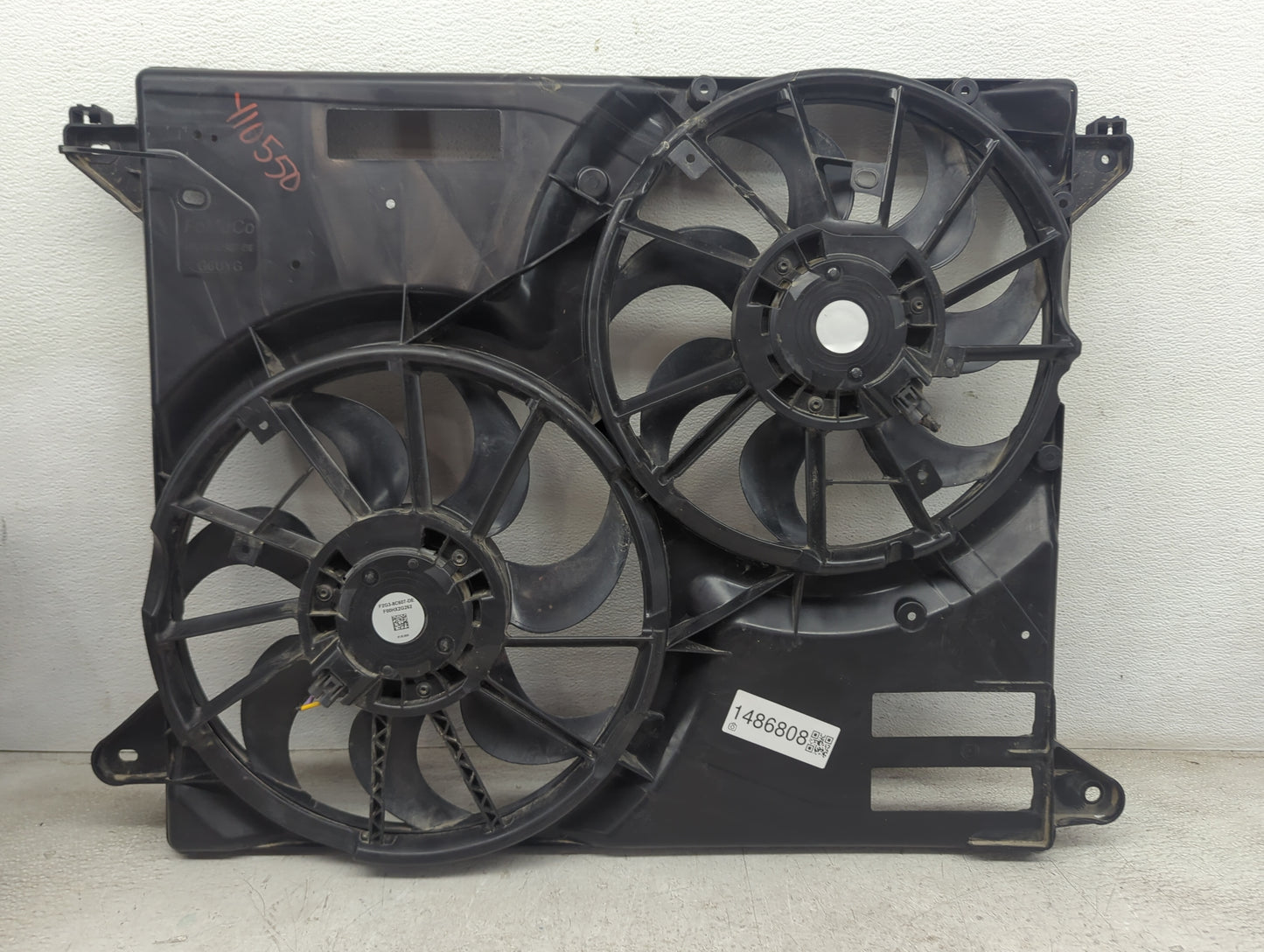 2015-2020 Ford Edge Electric Radiator Cooling Fan Motor Assembly P/N:F2G3-8C607-DE F00HX2G262 Fits OEM Used Auto Parts - Oem
