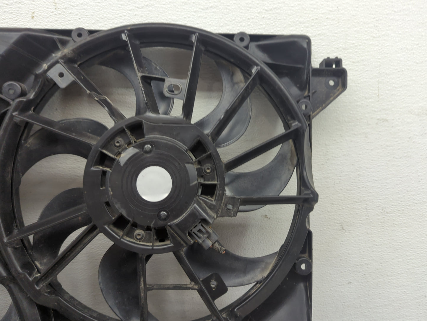2015-2020 Ford Edge Electric Radiator Cooling Fan Motor Assembly P/N:F2G3-8C607-DE F00HX2G262 Fits OEM Used Auto Parts - Oem
