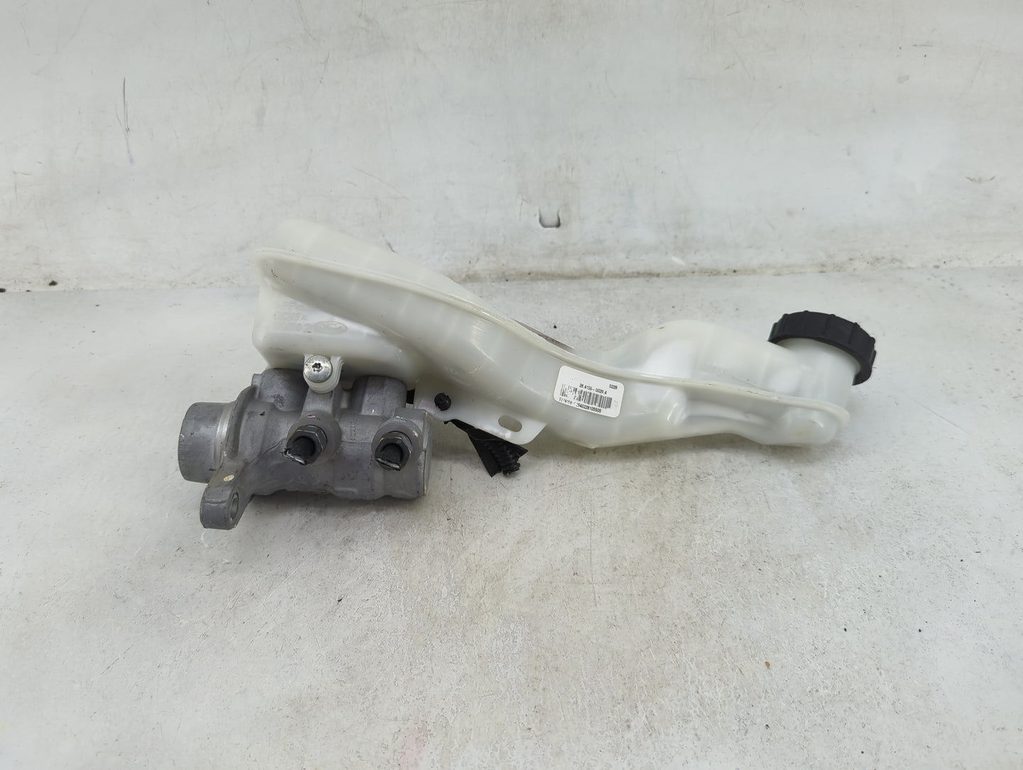 2015-2020 Ford Edge Brake Master Cylinder 1489124 - Oemusedautoparts1.com