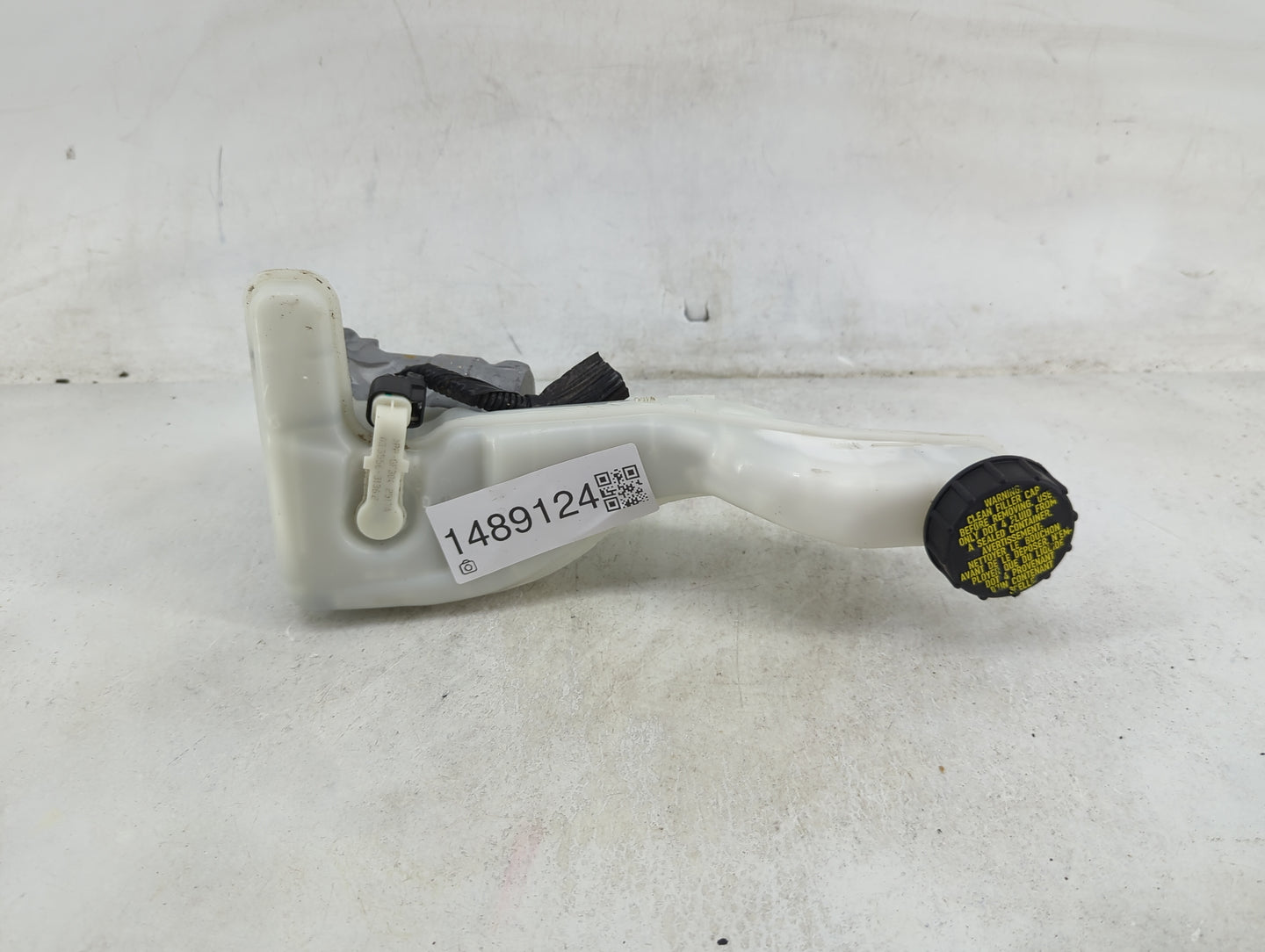 2015-2020 Ford Edge Brake Master Cylinder 1489124 - Oemusedautoparts1.com