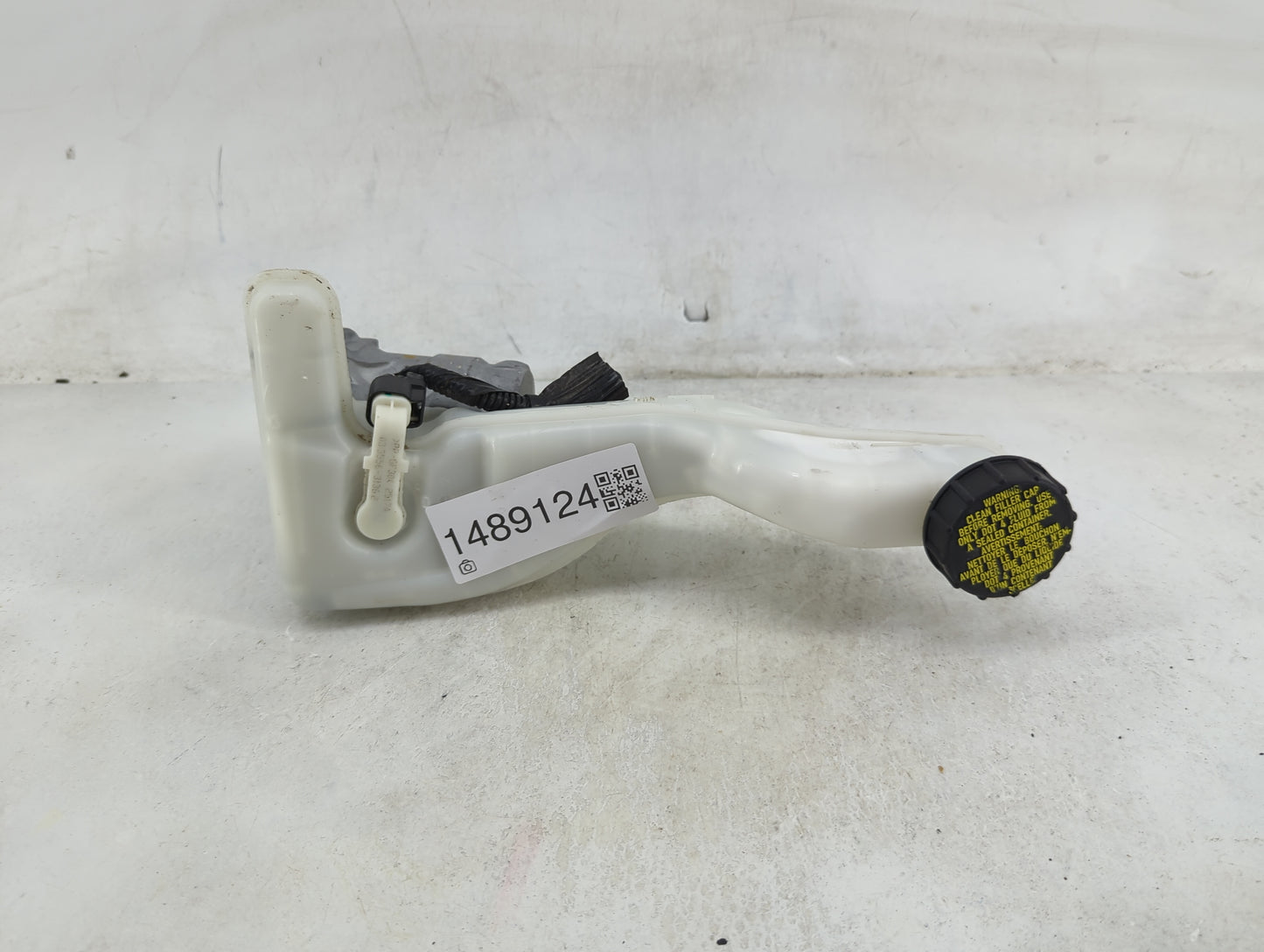 2015-2020 Ford Edge Brake Master Cylinder 1489124 - Oemusedautoparts1.com