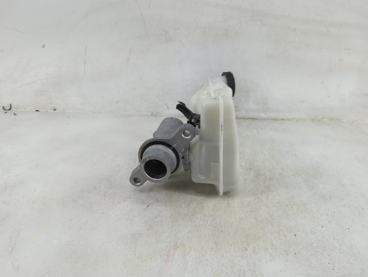 2015-2020 Ford Edge Brake Master Cylinder 1489124 - Oemusedautoparts1.com