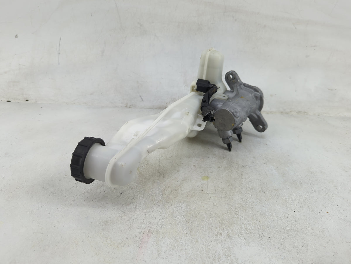 2015-2020 Ford Edge Brake Master Cylinder 1489124 - Oemusedautoparts1.com