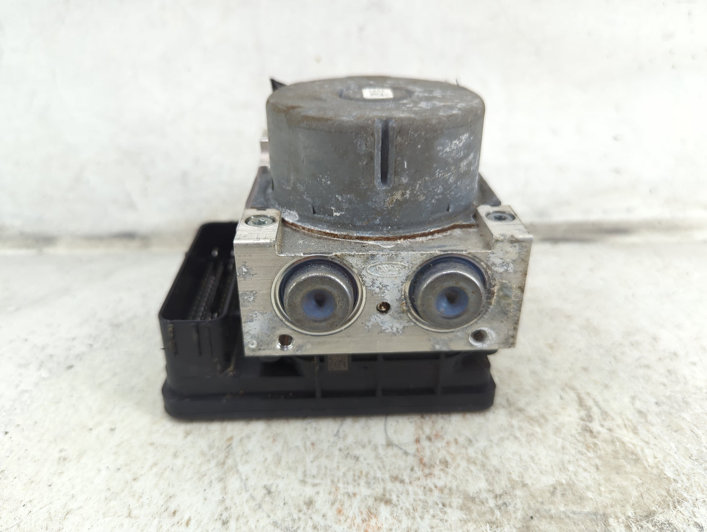 2015-2018 Ford Edge ABS Pump Control Module Replacement P/N:F2GC-2C405-AK Fits Fits 2015 2016 2017 2018 OEM Used Auto Parts 