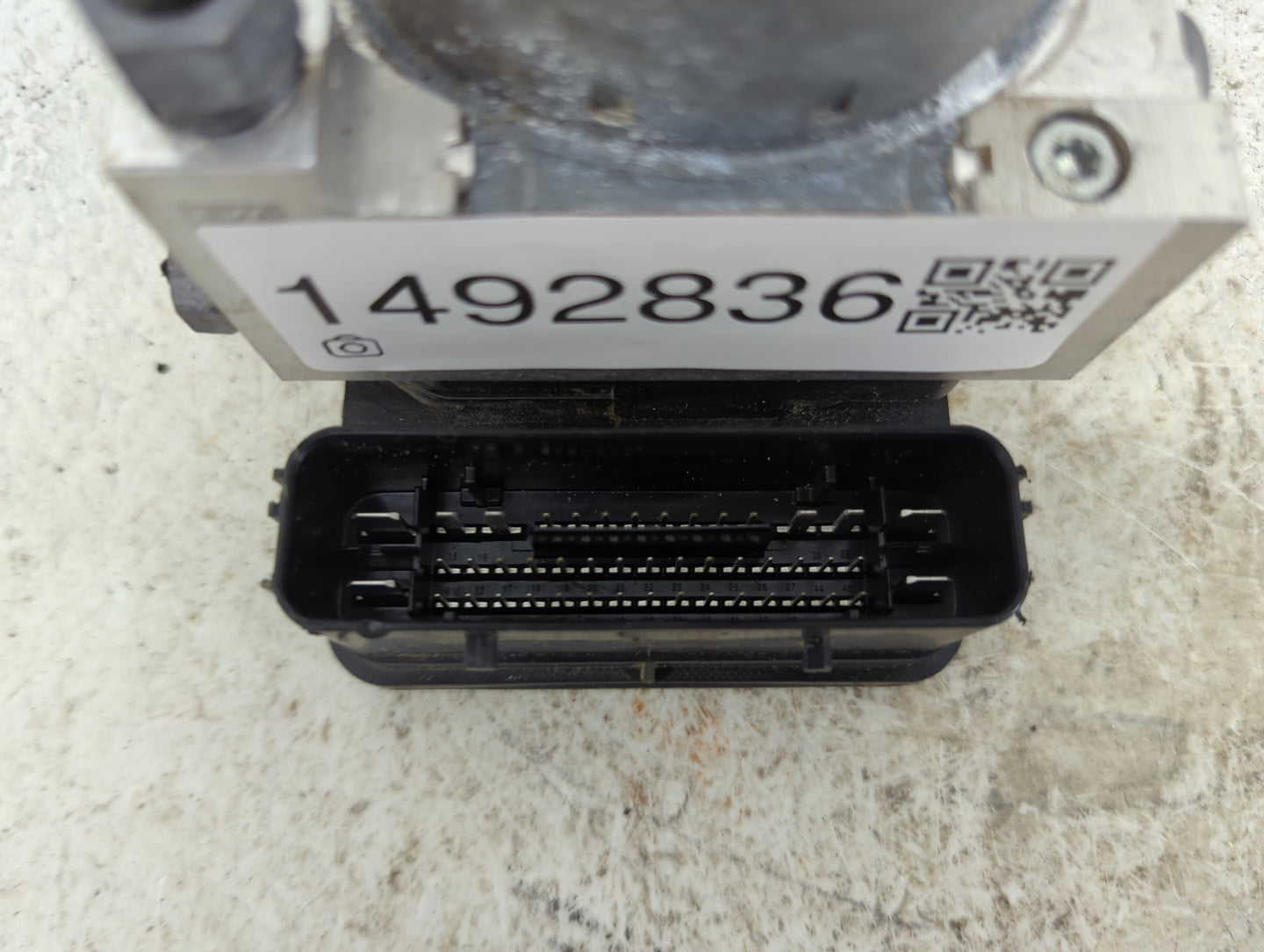 2015-2018 Ford Edge ABS Pump Control Module Replacement P/N:F2GC-2C405-AK Fits Fits 2015 2016 2017 2018 OEM Used Auto Parts 