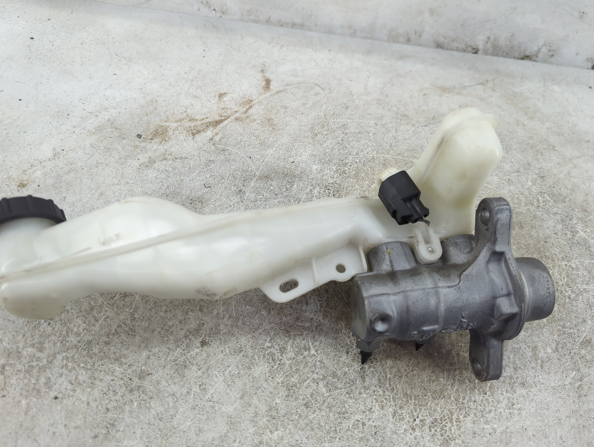 2016-2020 Ford Edge Windshield Washer Fluid Reservoir Bottle 1515822 - Oemusedautoparts1.com