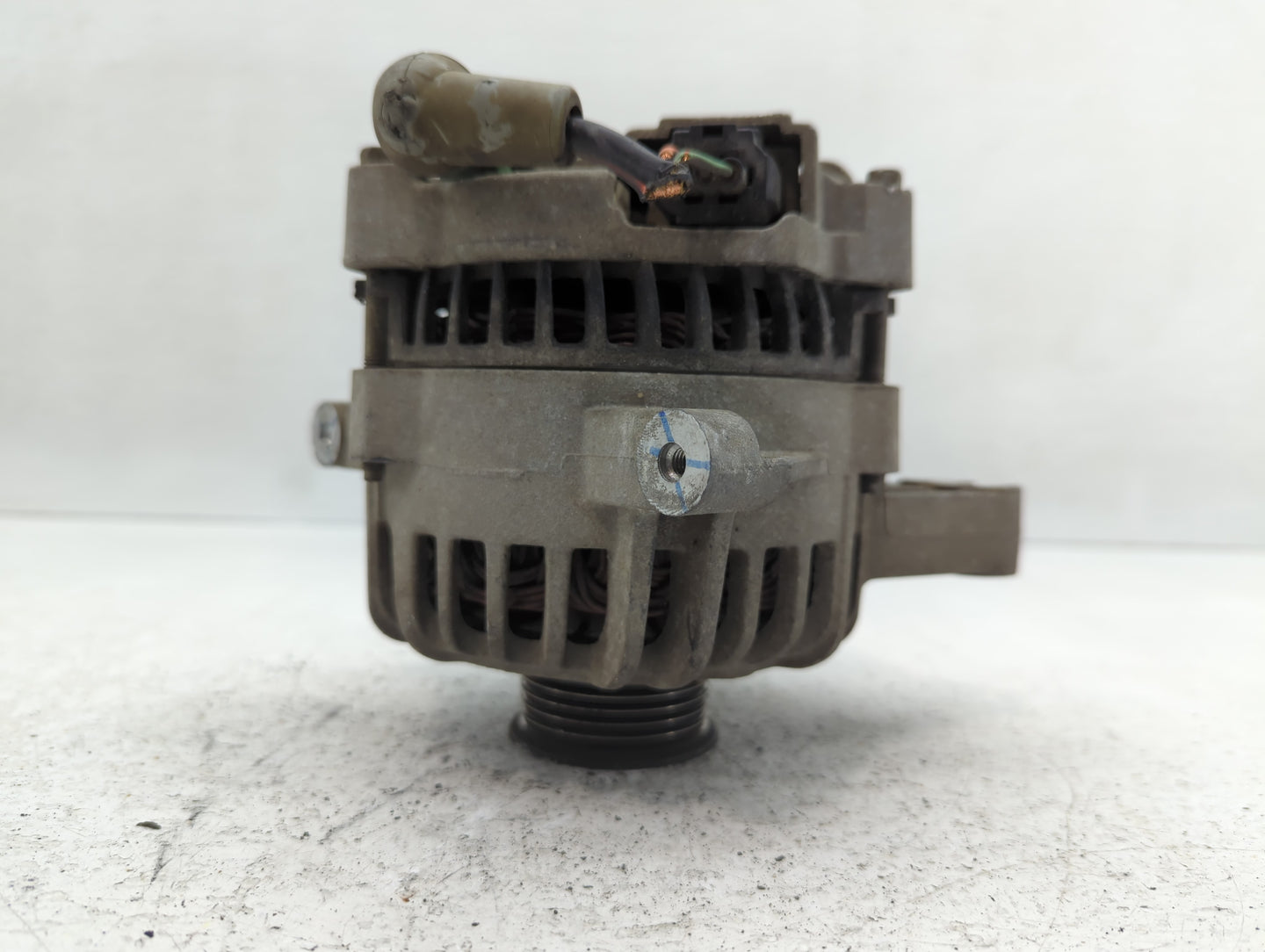 2015-2018 Ford Edge Alternator Replacement Generator Charging Assembly Engine OEM P/N:4L3U-BB 04120919 Fits OEM Used Auto Pa