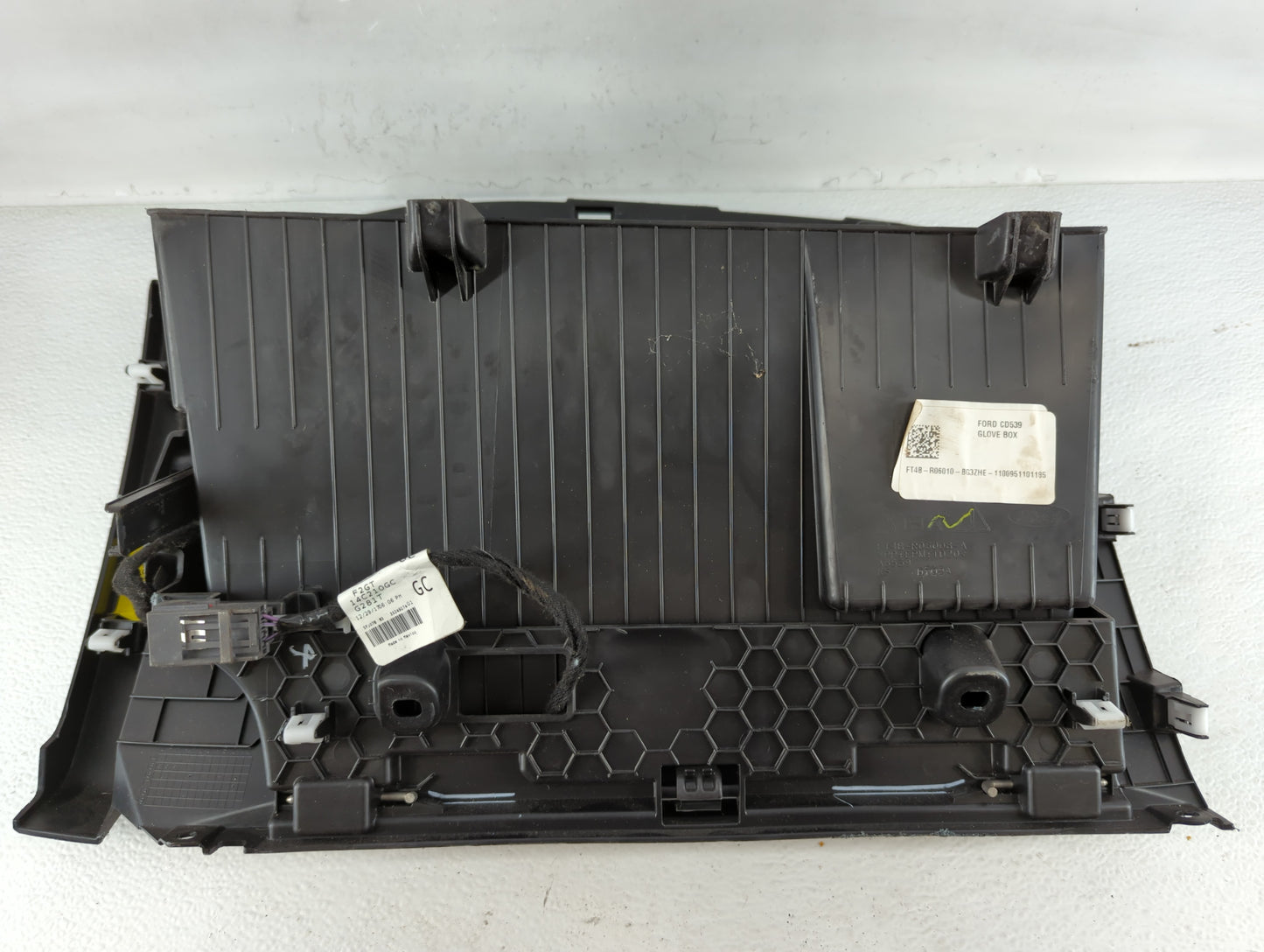 2018 Ford Edge Passenger Glove Box Door Storage Compartment - Oemusedautoparts1.com