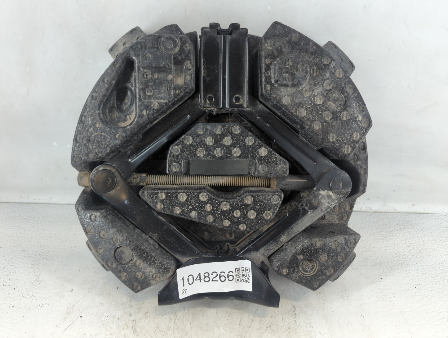 2018 Ford Escape Spare Scissor Car Jack - Oemusedautoparts1.com