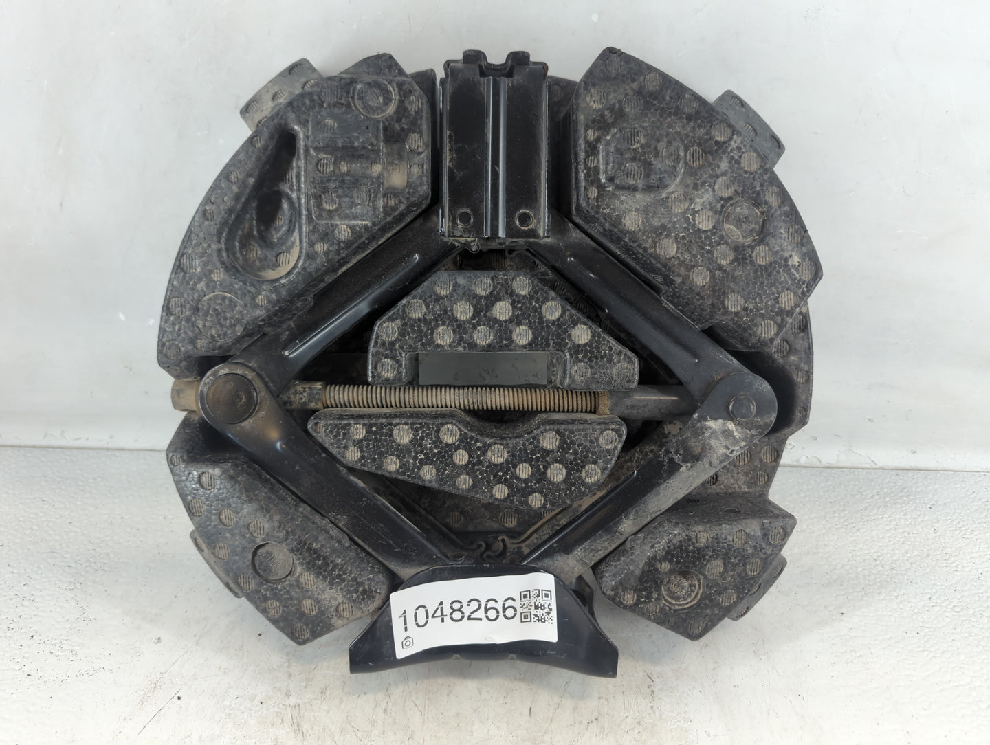 2018 Ford Escape Spare Scissor Car Jack 1048266 - Oemusedautoparts1.com