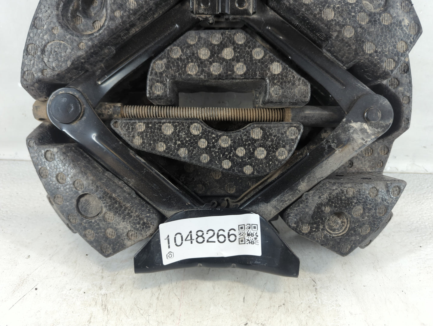 2018 Ford Escape Spare Scissor Car Jack - Oemusedautoparts1.com