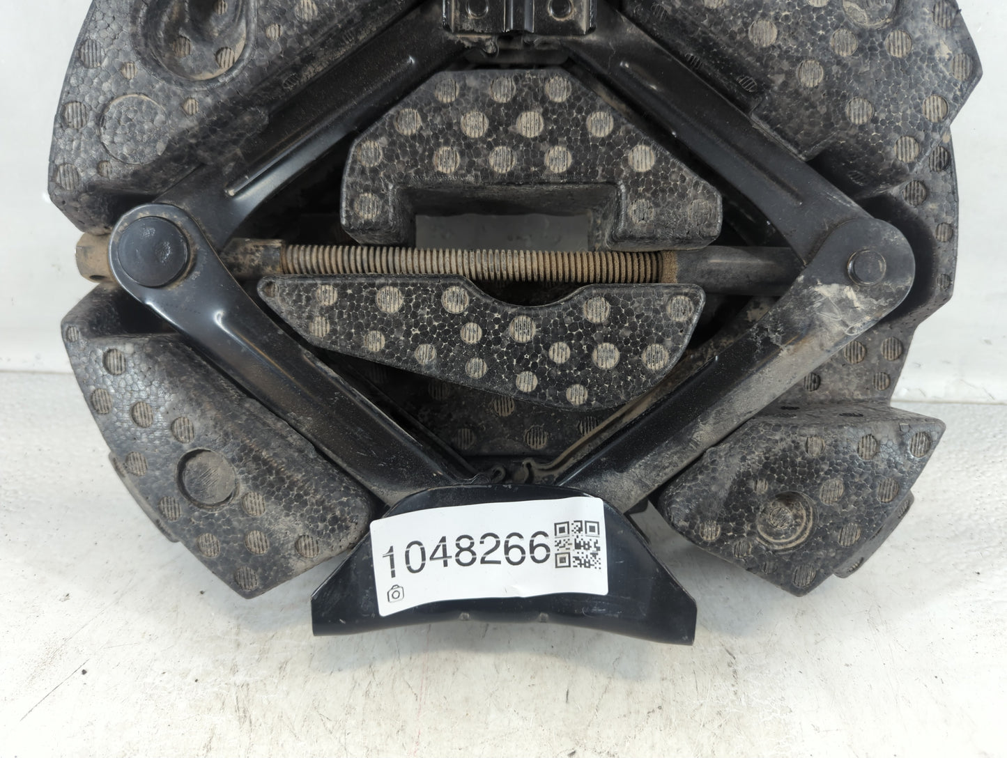 2018 Ford Escape Spare Scissor Car Jack - Oemusedautoparts1.com