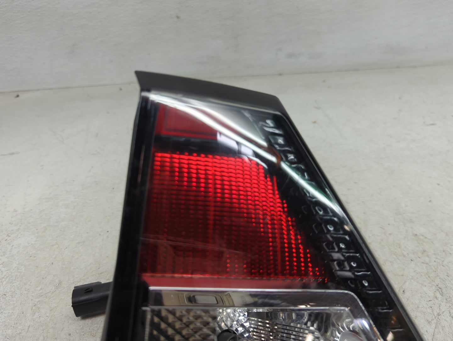 2017-2018 Ford Escape Passenger Right Side Deck Lid Mounted Tail Light - Oemusedautoparts1.com