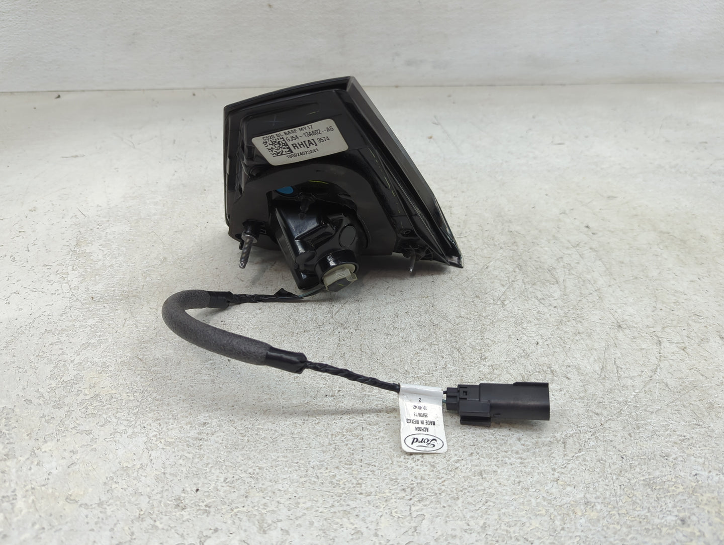 2017-2018 Ford Escape Passenger Right Side Deck Lid Mounted Tail Light - Oemusedautoparts1.com