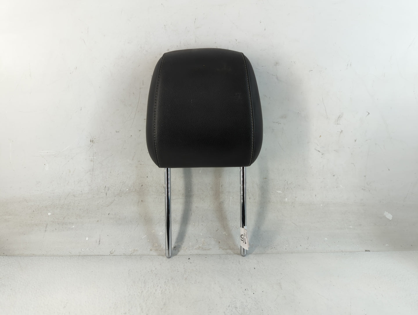2017-2019 Ford Escape Headrest Head Rest Front Driver Passenger Seat Fits Fits 2017 2018 2019 OEM Used Auto Parts - Oemuseda