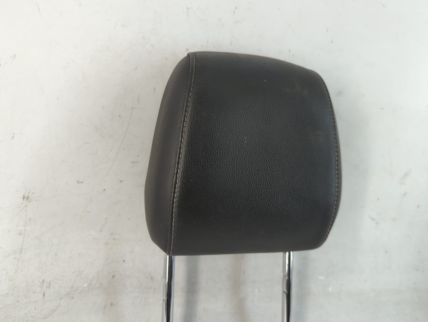 2017-2019 Ford Escape Headrest Head Rest Front Driver Passenger Seat Fits Fits 2017 2018 2019 OEM Used Auto Parts - Oemuseda