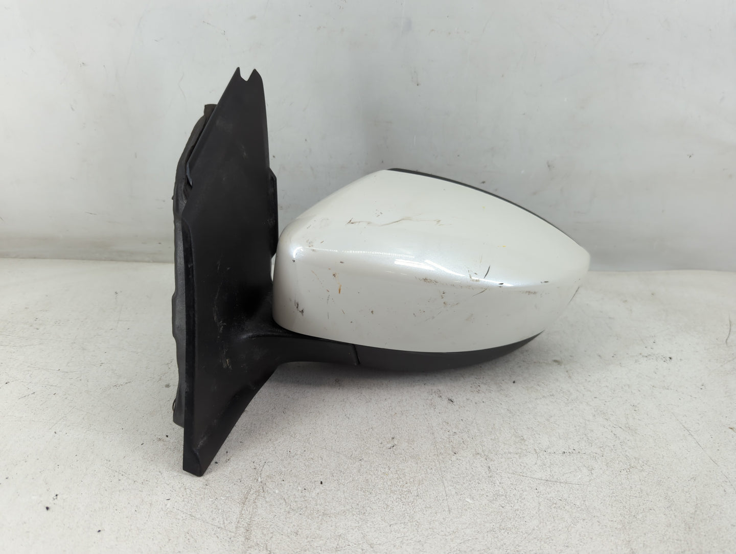 2017-2019 Ford Escape Driver Side View Mirror - Left Door Mirror OEM Used - Oemusedautoparts1.com