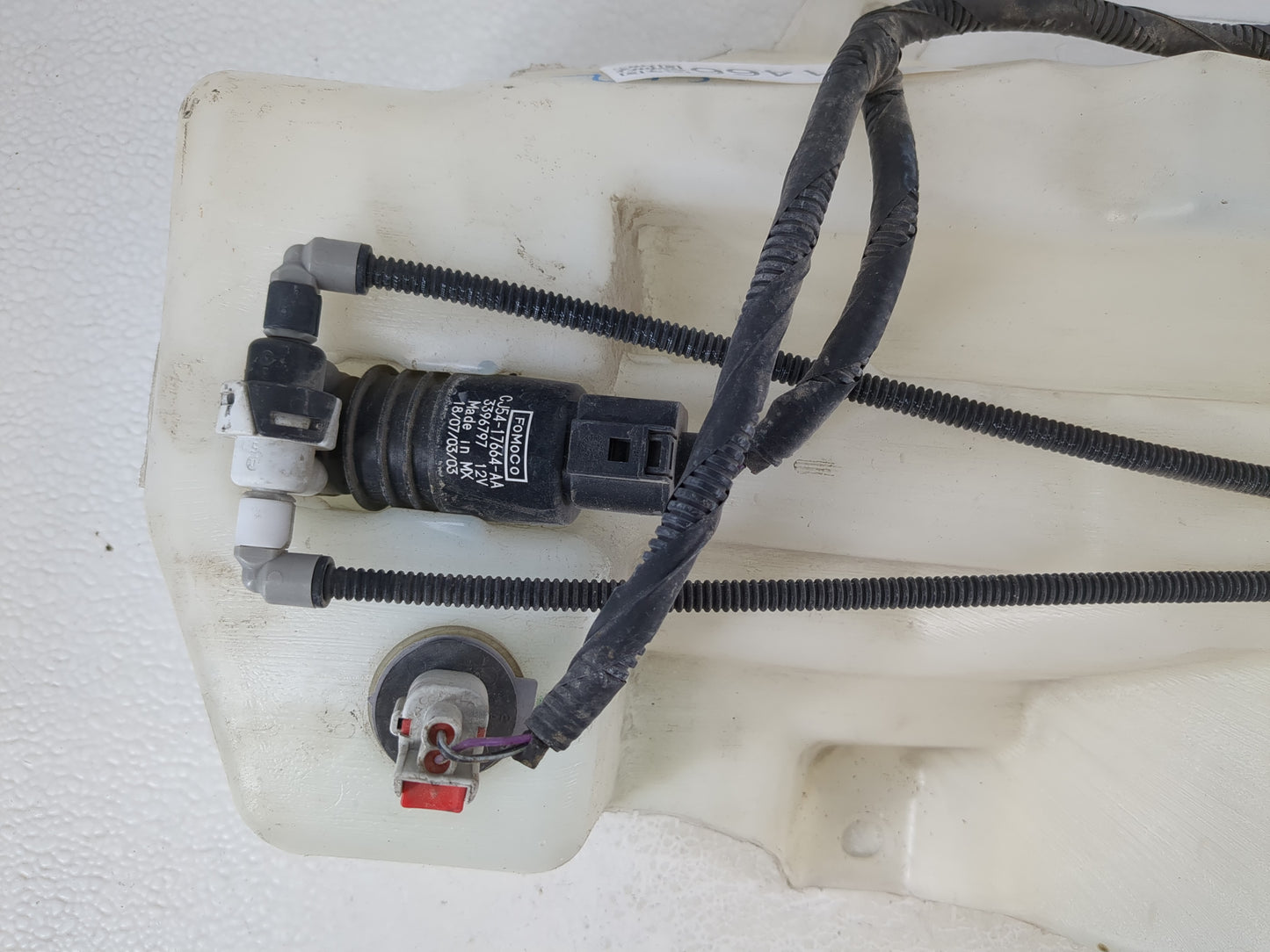 2015-2019 Ford Escape Windshield Washer Fluid Reservoir Bottle Oem - Oemusedautoparts1.com