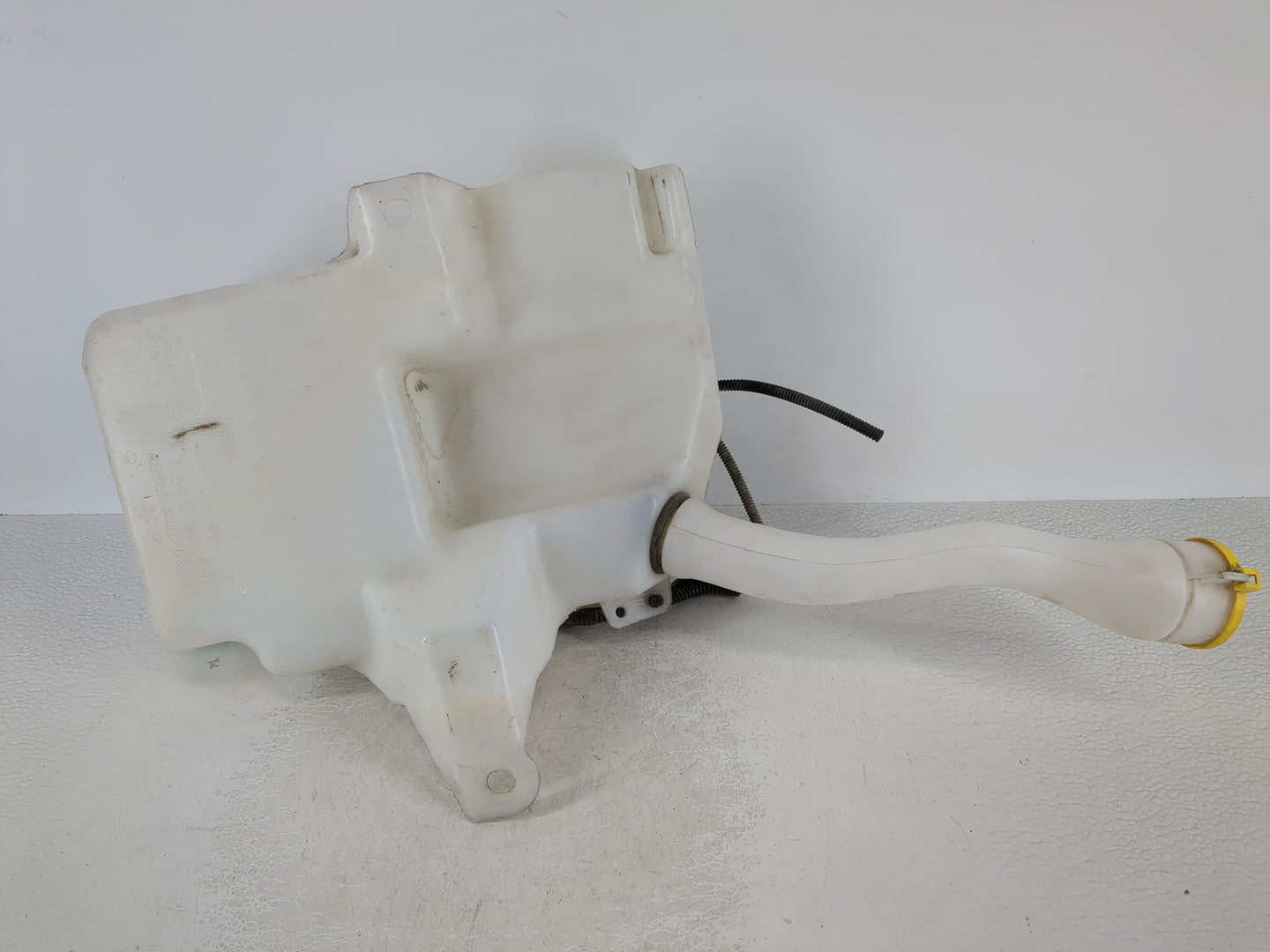 2015-2019 Ford Escape Windshield Washer Fluid Reservoir Bottle Oem - Oemusedautoparts1.com