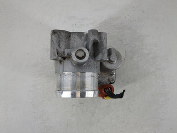 2017-2019 Ford Escape Throttle Body P/N:DS7G-9F991-CA Fits Fits 2014 2015 2016 2017 2018 2019 2020 OEM Used Auto Parts