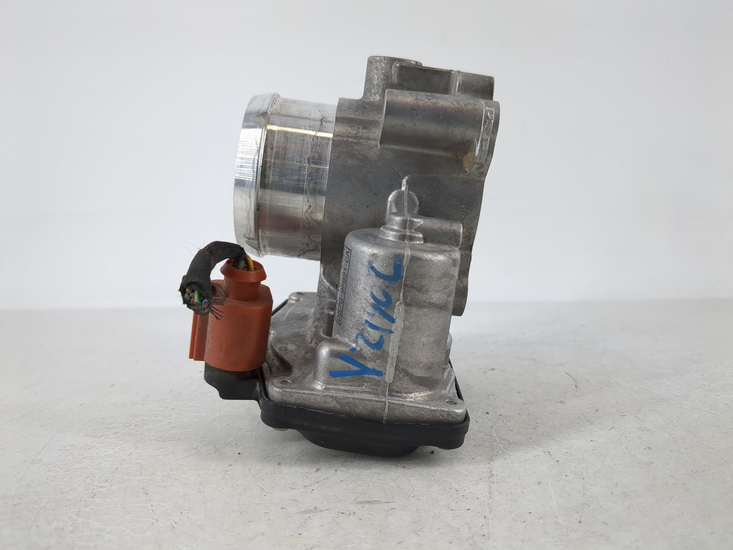 2017-2019 Ford Escape Throttle Body P/N:DS7G-9F991-CA Fits Fits 2014 2015 2016 2017 2018 2019 2020 OEM Used Auto Parts - Oem