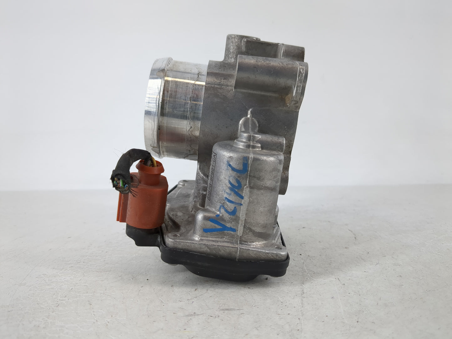 2017-2019 Ford Escape Throttle Body P/N:DS7G-9F991-CA Fits Fits 2014 2015 2016 2017 2018 2019 2020 OEM Used Auto Parts - Oem