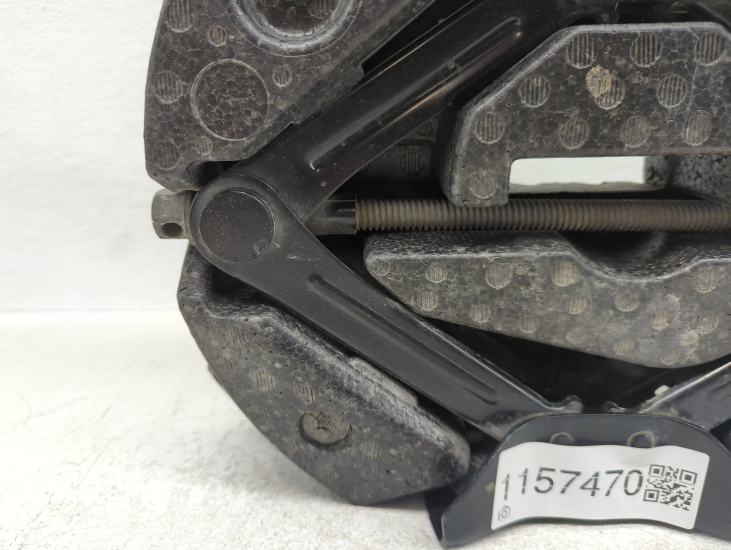 2018 Ford Escape Spare Scissor Car Jack - Oemusedautoparts1.com