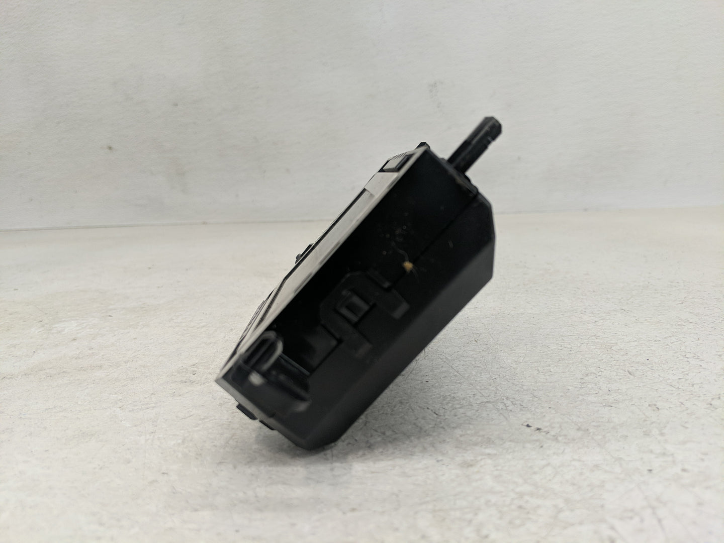 2005-2007 Ford Escape Radio AM FM Cd Player Receiver Replacement P/N:1FMCU0GD4JUA82928 Fits Fits 2005 2006 2007 OEM Used Aut