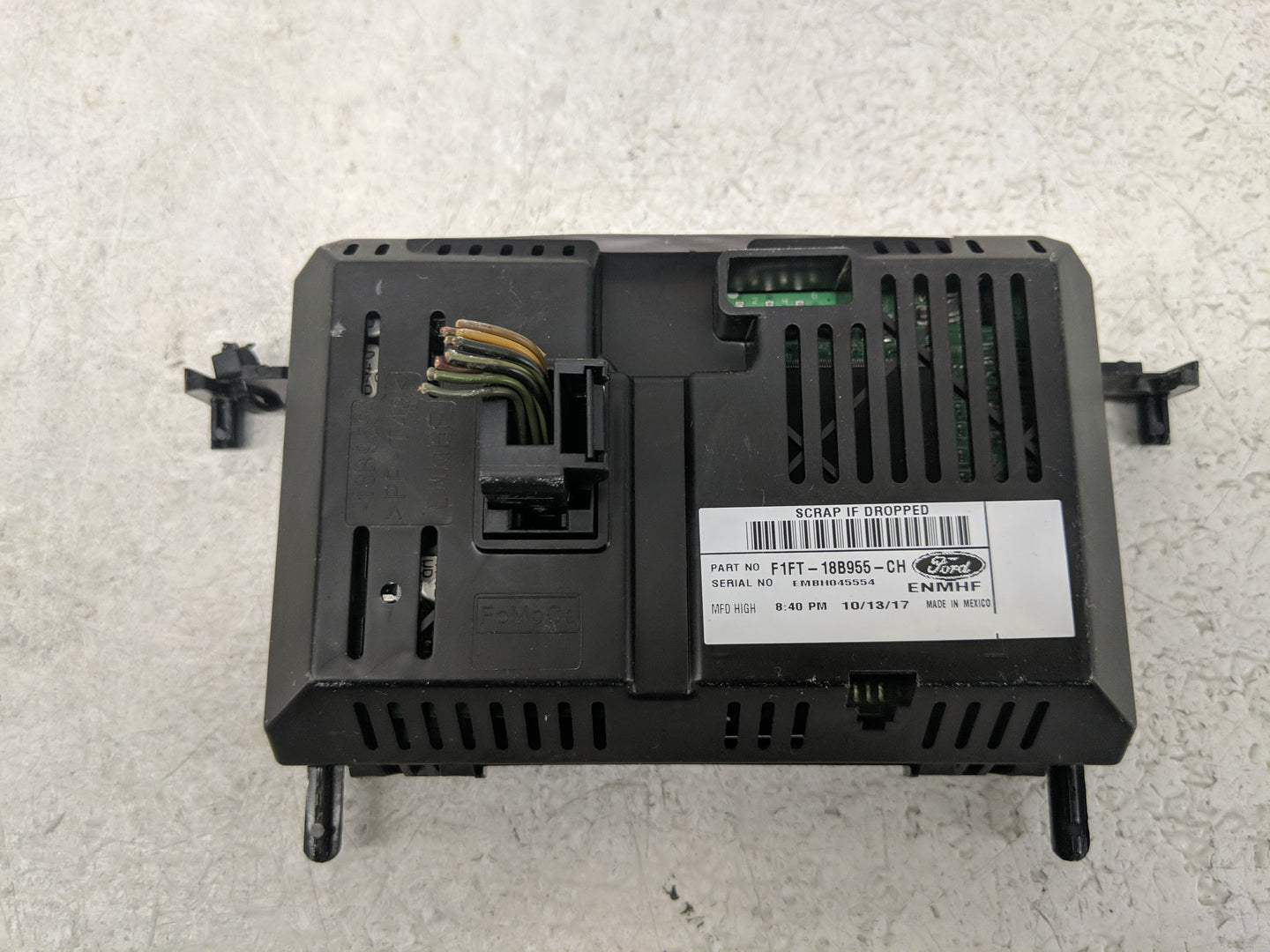 2005-2007 Ford Escape Radio AM FM Cd Player Receiver Replacement P/N:1FMCU0GD4JUA82928 Fits Fits 2005 2006 2007 OEM Used Aut