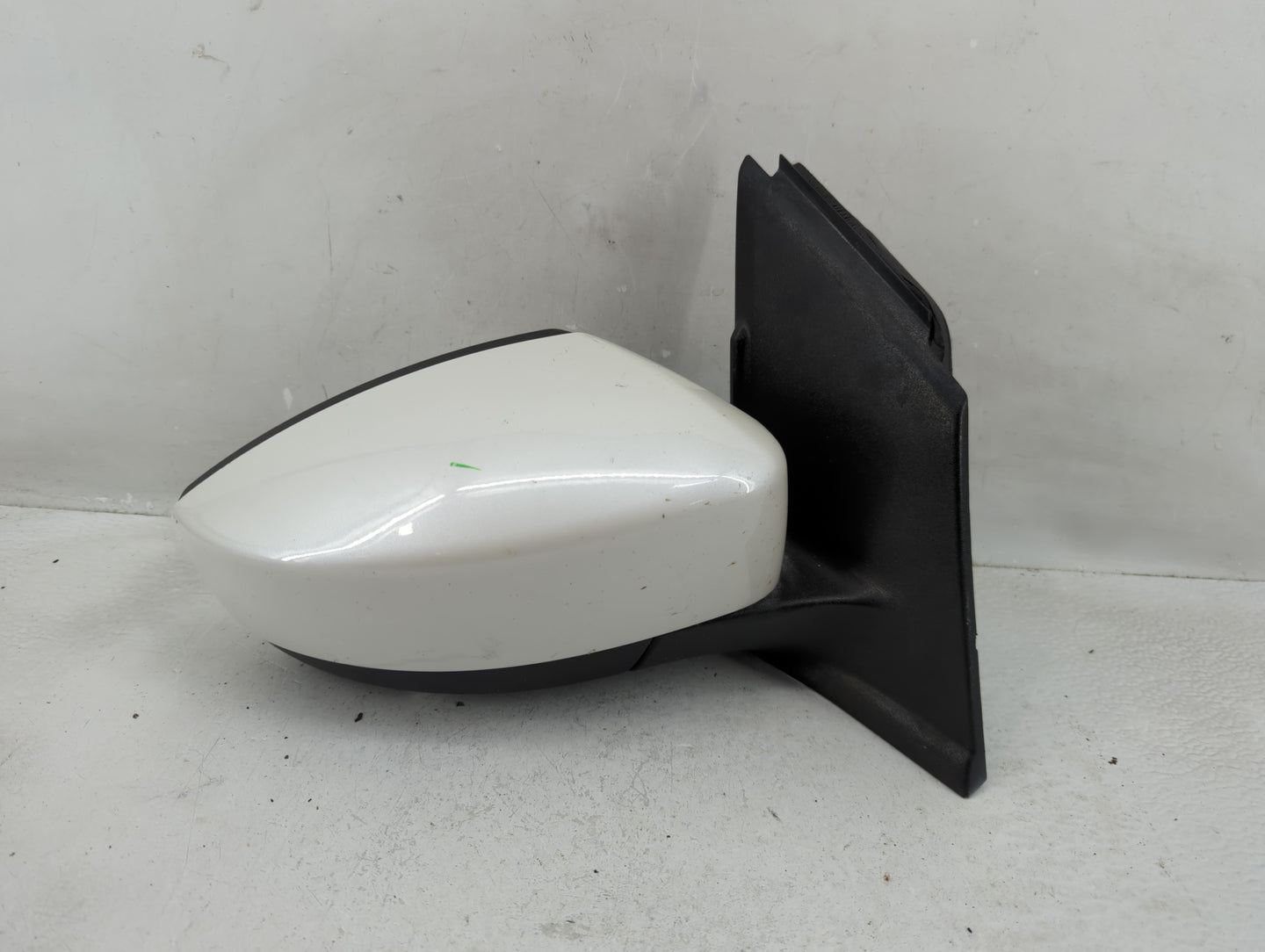 2017-2019 Ford Escape Passenger Side View Mirror - Right Door Mirror OEM Used - Oemusedautoparts1.com