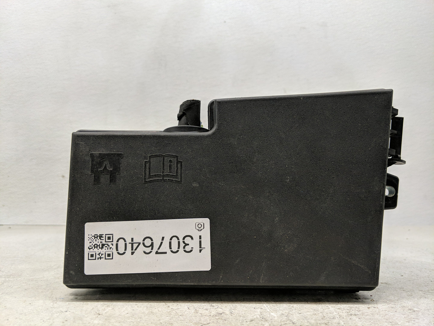 2018 Ford Escape Fusebox Fuse Box Panel Relay Module P/N:21090 000 001 Fits OEM Used Auto Parts - Oemusedautoparts1.com