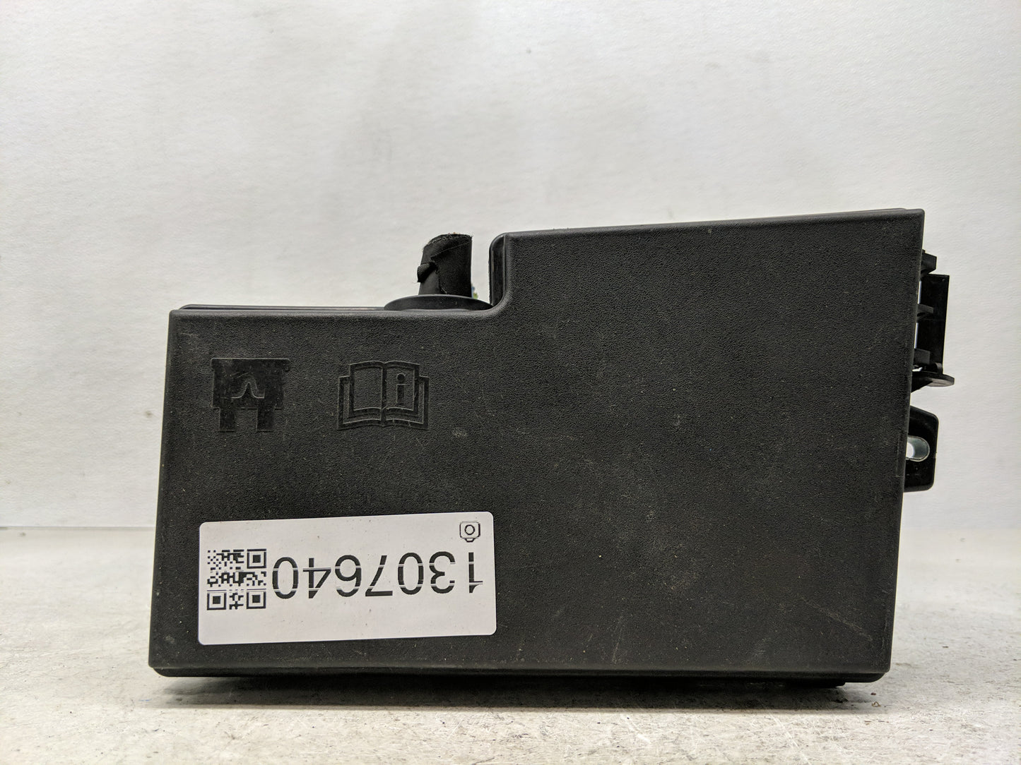 2018 Ford Escape Fusebox Fuse Box Panel Relay Module P/N:21090 000 001 Fits OEM Used Auto Parts - Oemusedautoparts1.com