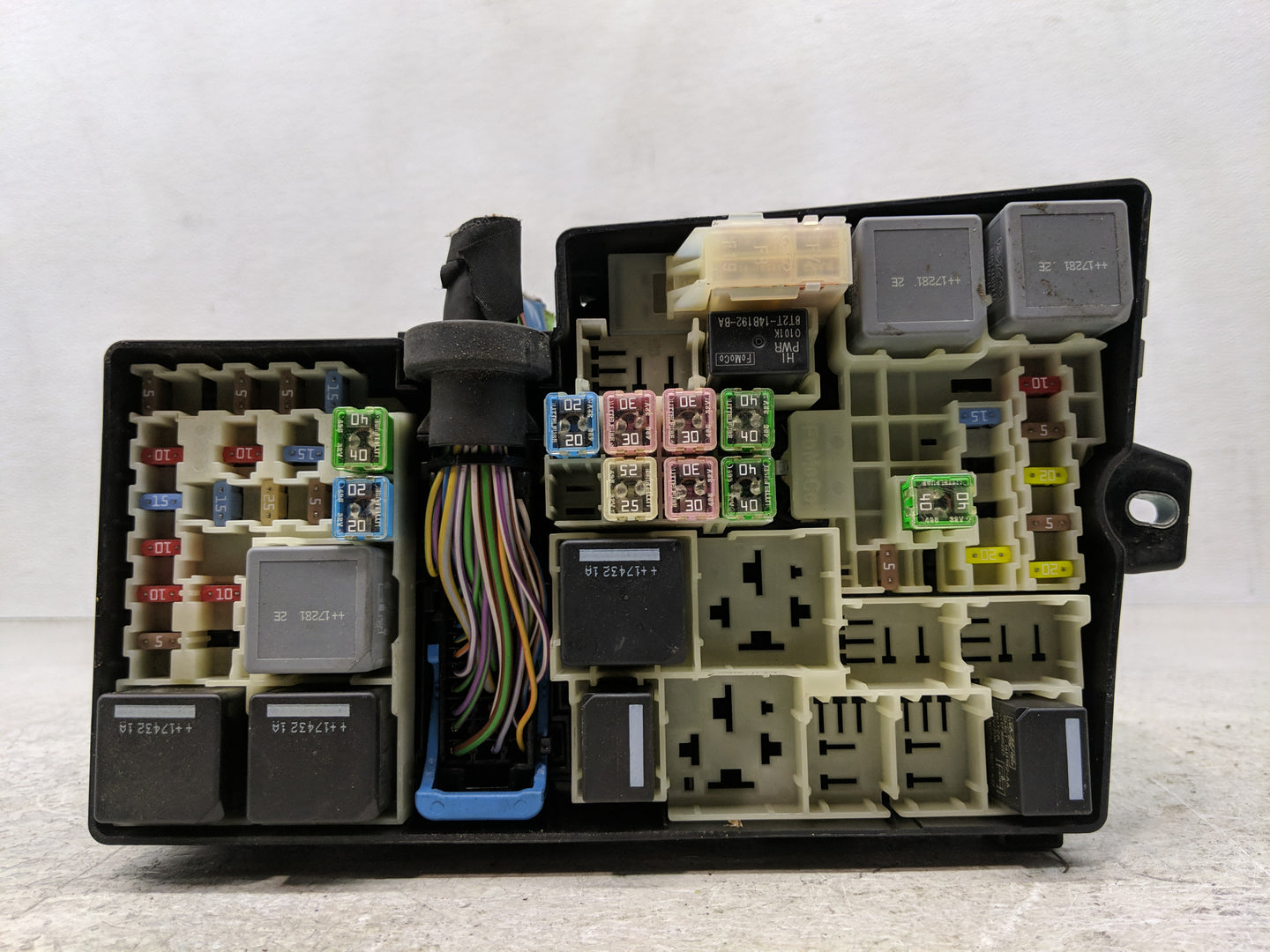 2018 Ford Escape Fusebox Fuse Box Panel Relay Module P/N:21090 000 001 Fits OEM Used Auto Parts - Oemusedautoparts1.com
