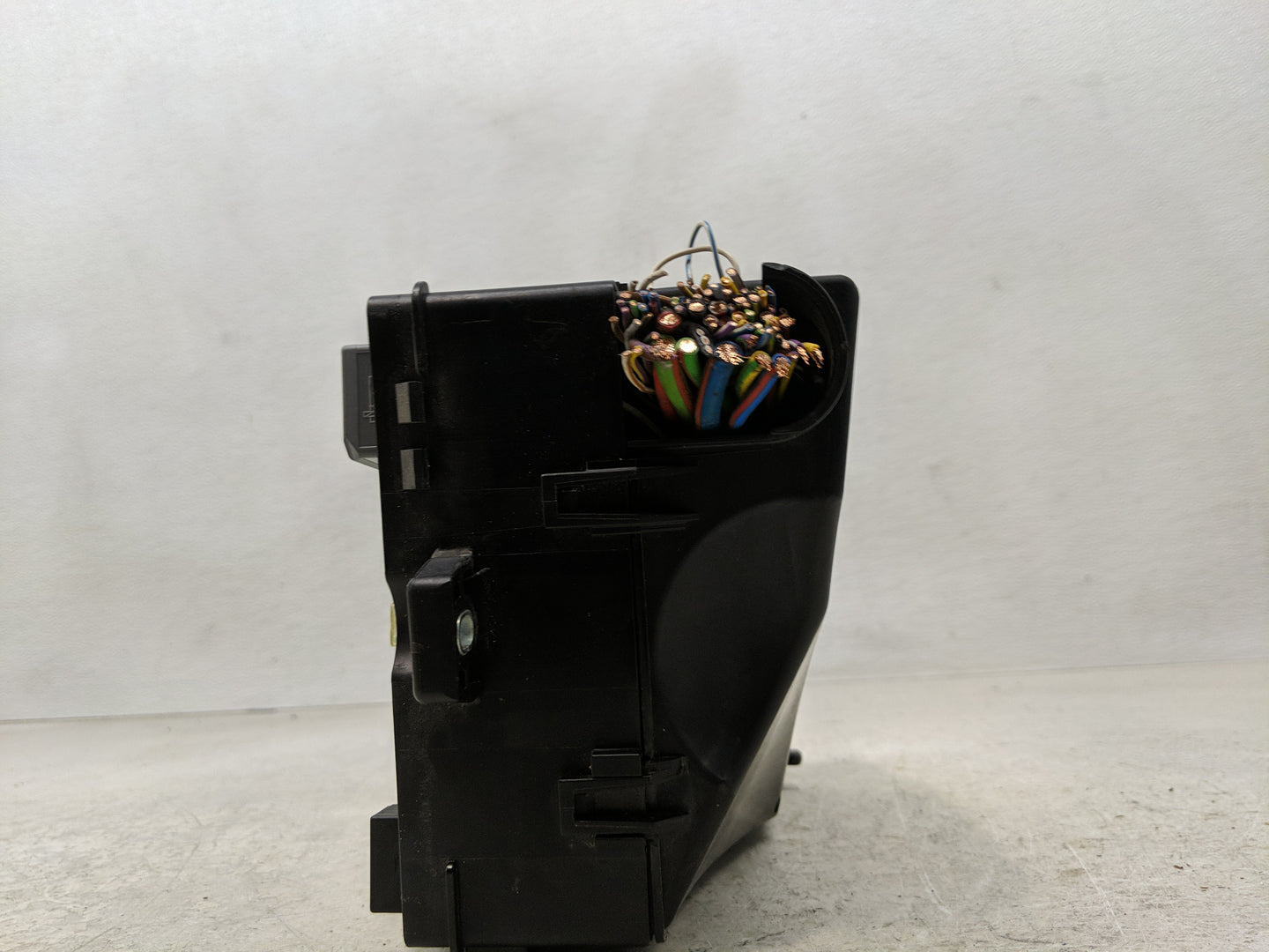 2018 Ford Escape Fusebox Fuse Box Panel Relay Module P/N:21090 000 001 Fits OEM Used Auto Parts - Oemusedautoparts1.com