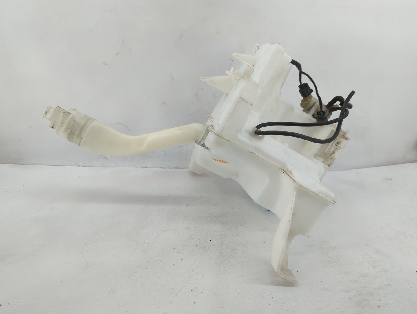 2015-2019 Ford Escape Windshield Washer Fluid Reservoir Bottle Oem - Oemusedautoparts1.com