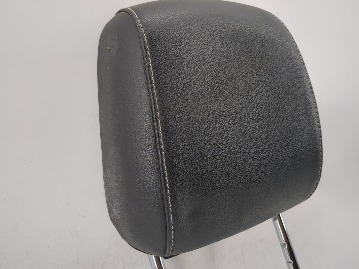2015-2019 Ford Escape Headrest Head Rest Front Driver Passenger Seat - Oemusedautoparts1.com